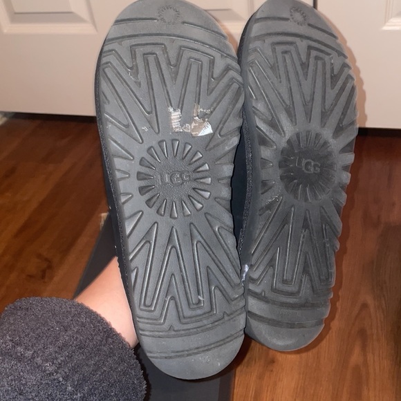 Ugg - Picture 5 of 7